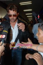 Hrithik Roshan arrives in Mumbai Airport on 19th May 2010 (5).JPG